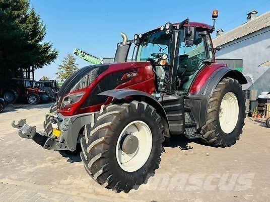 Valtra T174 VERSU Traktory