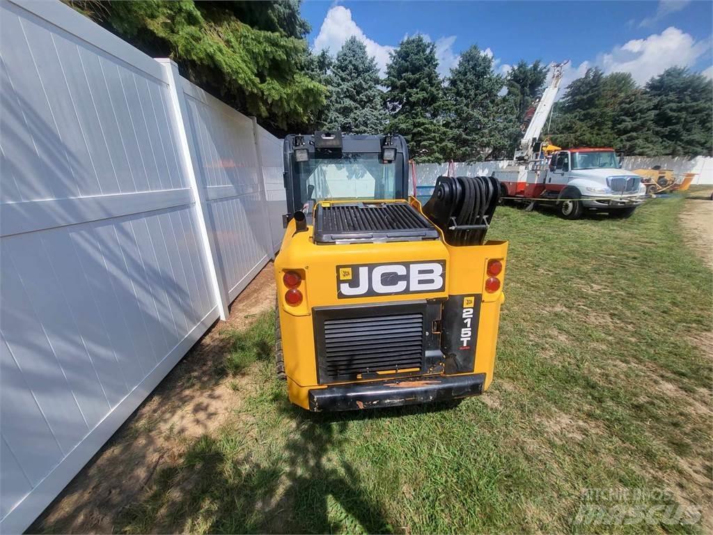 JCB 215T Smykem řízené nakladače