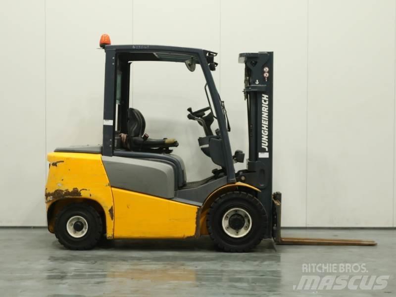 Jungheinrich DFG 425 Dieselové vozíky