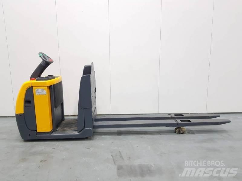 Jungheinrich ECE220 XL Střednězdvižný vozík