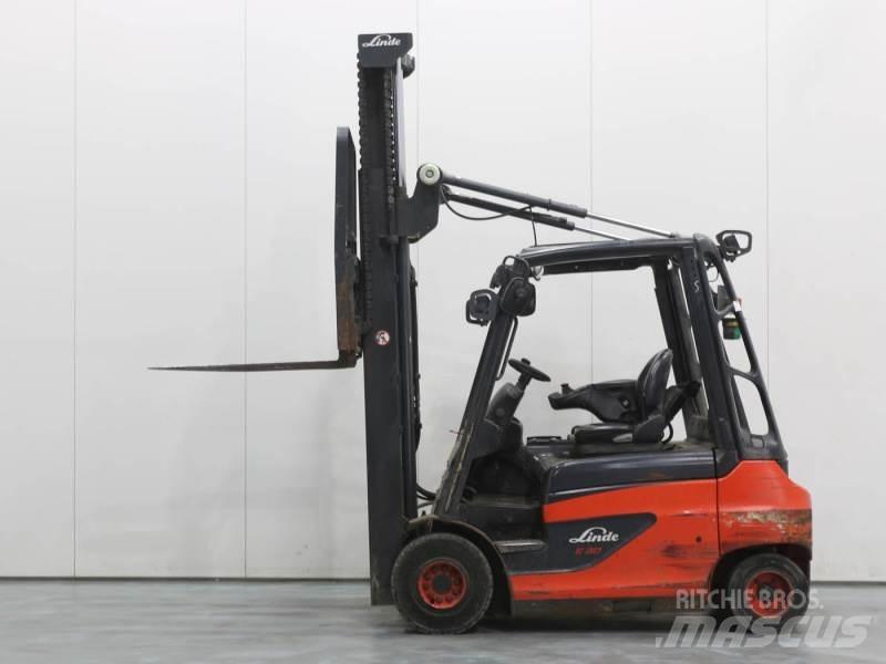 Linde E30-01 387 Akumulátorové vozíky