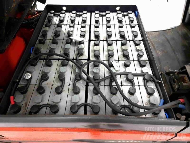 Linde E30L-01 Akumulátorové vozíky
