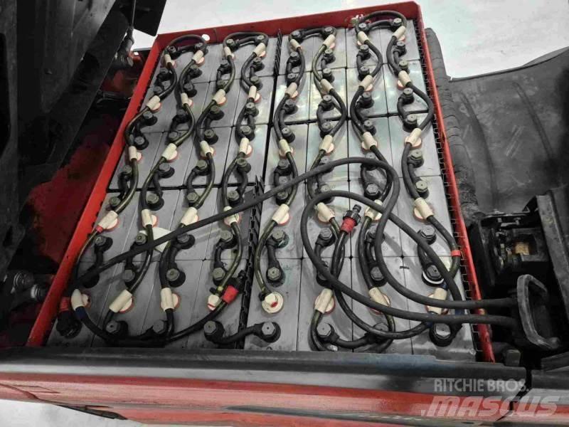 Linde E30L-01 Akumulátorové vozíky