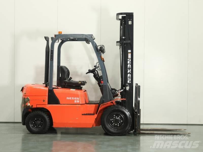 Nexen FDR25 Dieselové vozíky