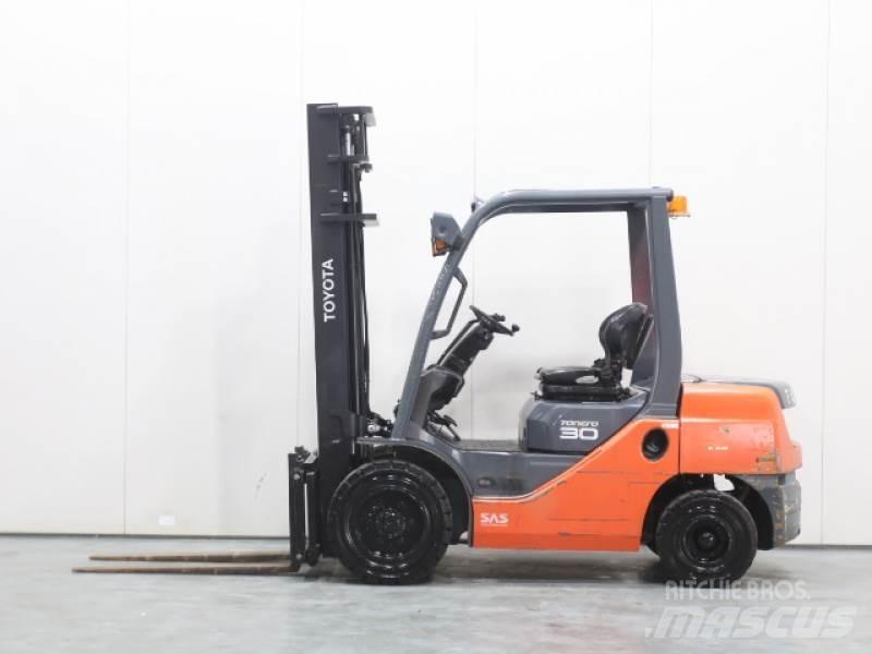 Toyota 02-8FDF30 Dieselové vozíky