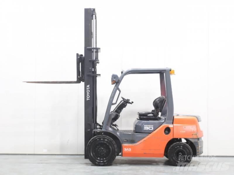 Toyota 02-8FDF30 Dieselové vozíky