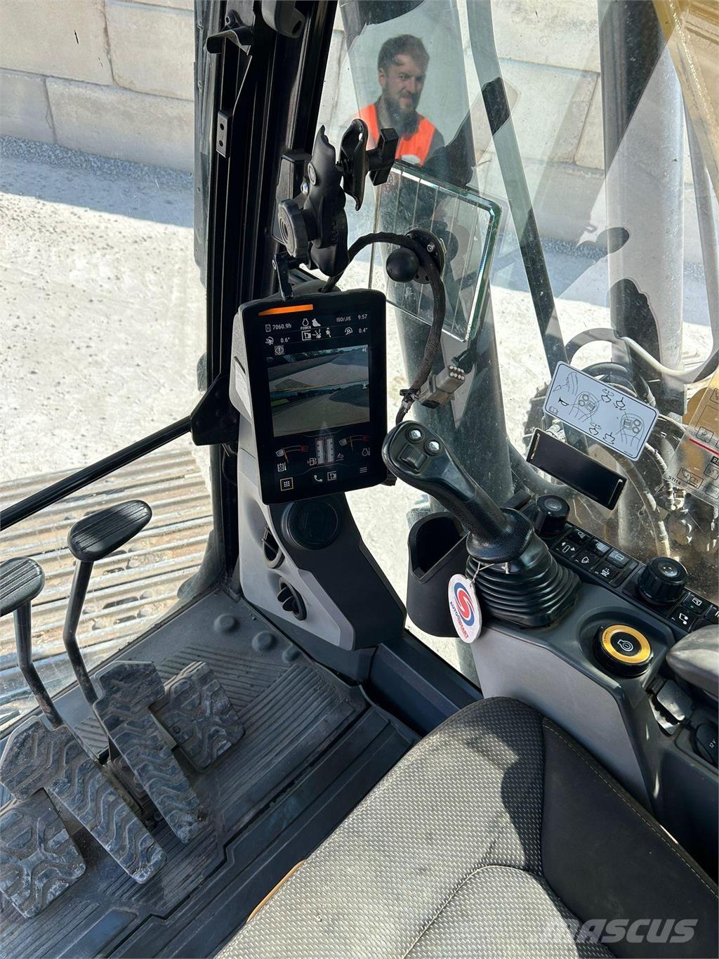 CAT 320 Pásová rýpadla