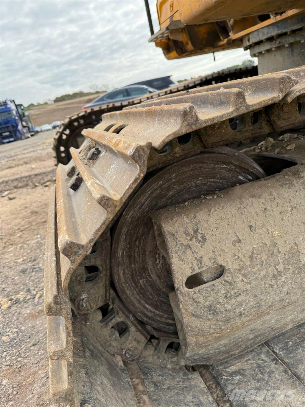 JCB 220X L 4F Pásová rýpadla