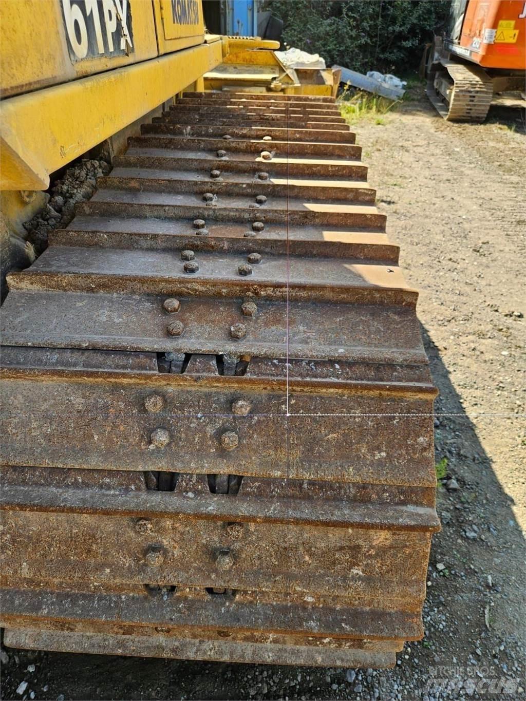 Komatsu D61PX-15 Pásové dozery