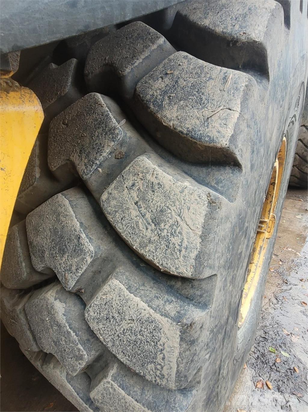 Volvo A40F Kloubové dempry