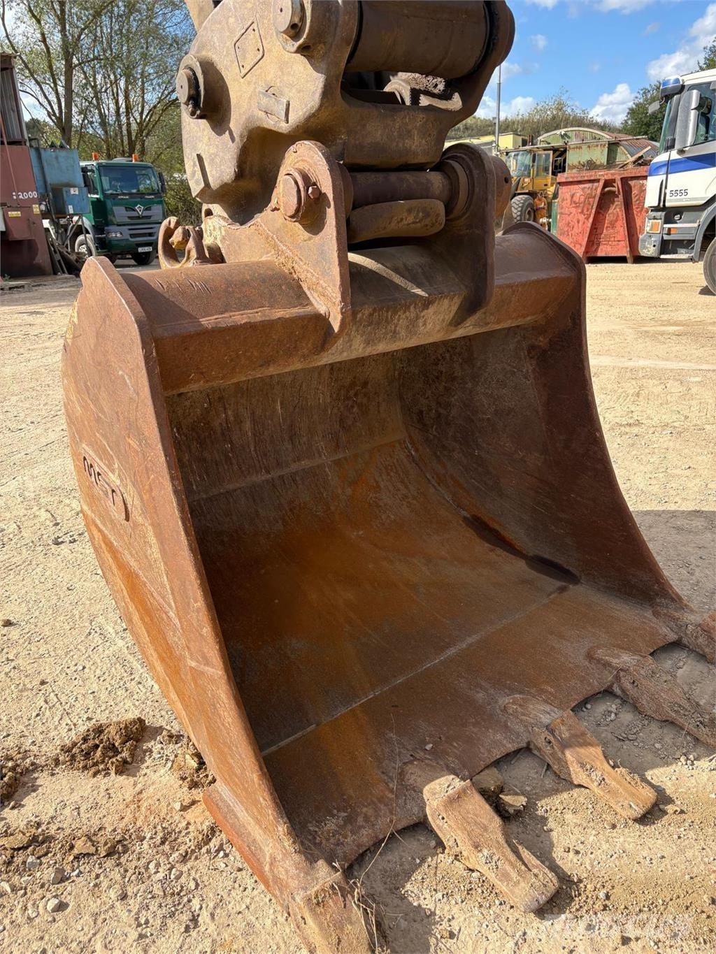 Volvo EC290BLC Pásová rýpadla