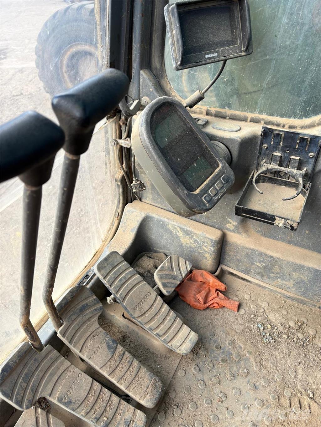 Volvo EC290BLC Pásová rýpadla