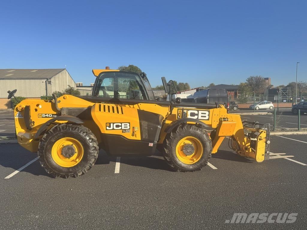 JCB  Teleskopické manipulátory