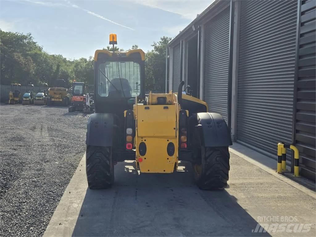 JCB -- Teleskopické manipulátory