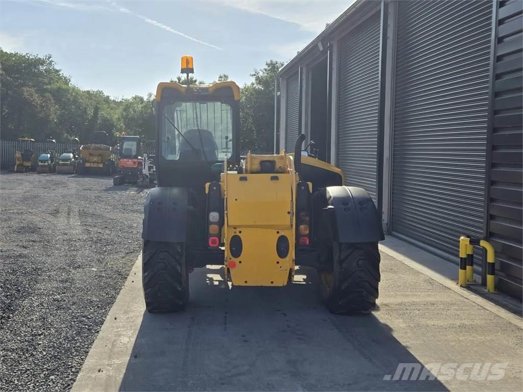 JCB -- Teleskopické manipulátory