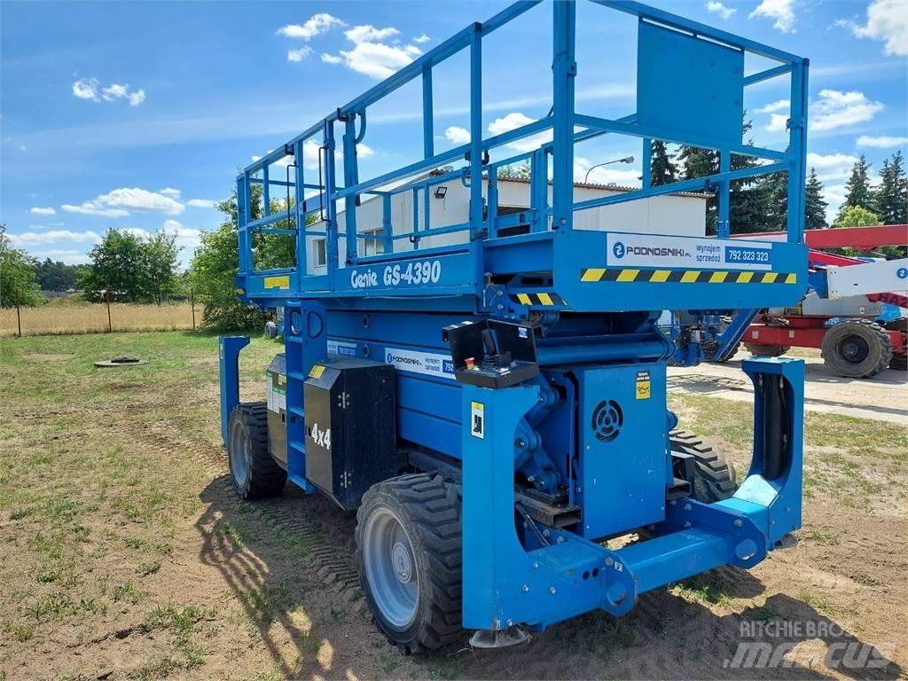 Genie GS-4390 RT Nůžková zvedací plošina