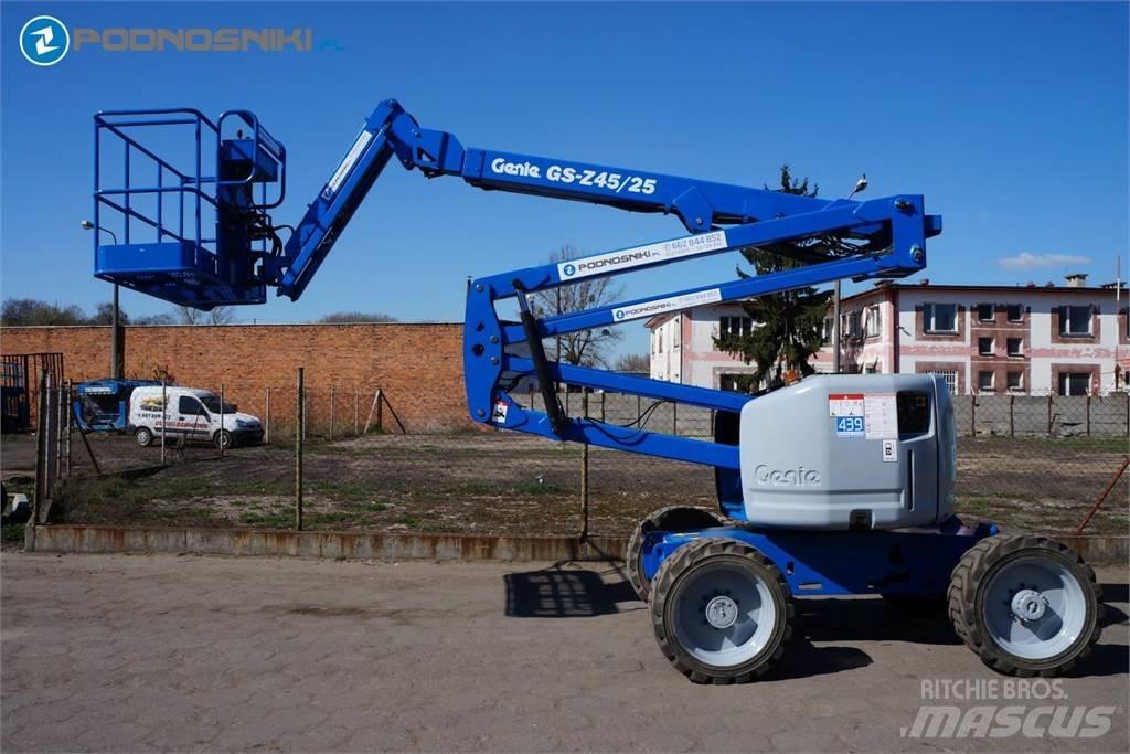 Genie Z45/25J Kloubové plošiny