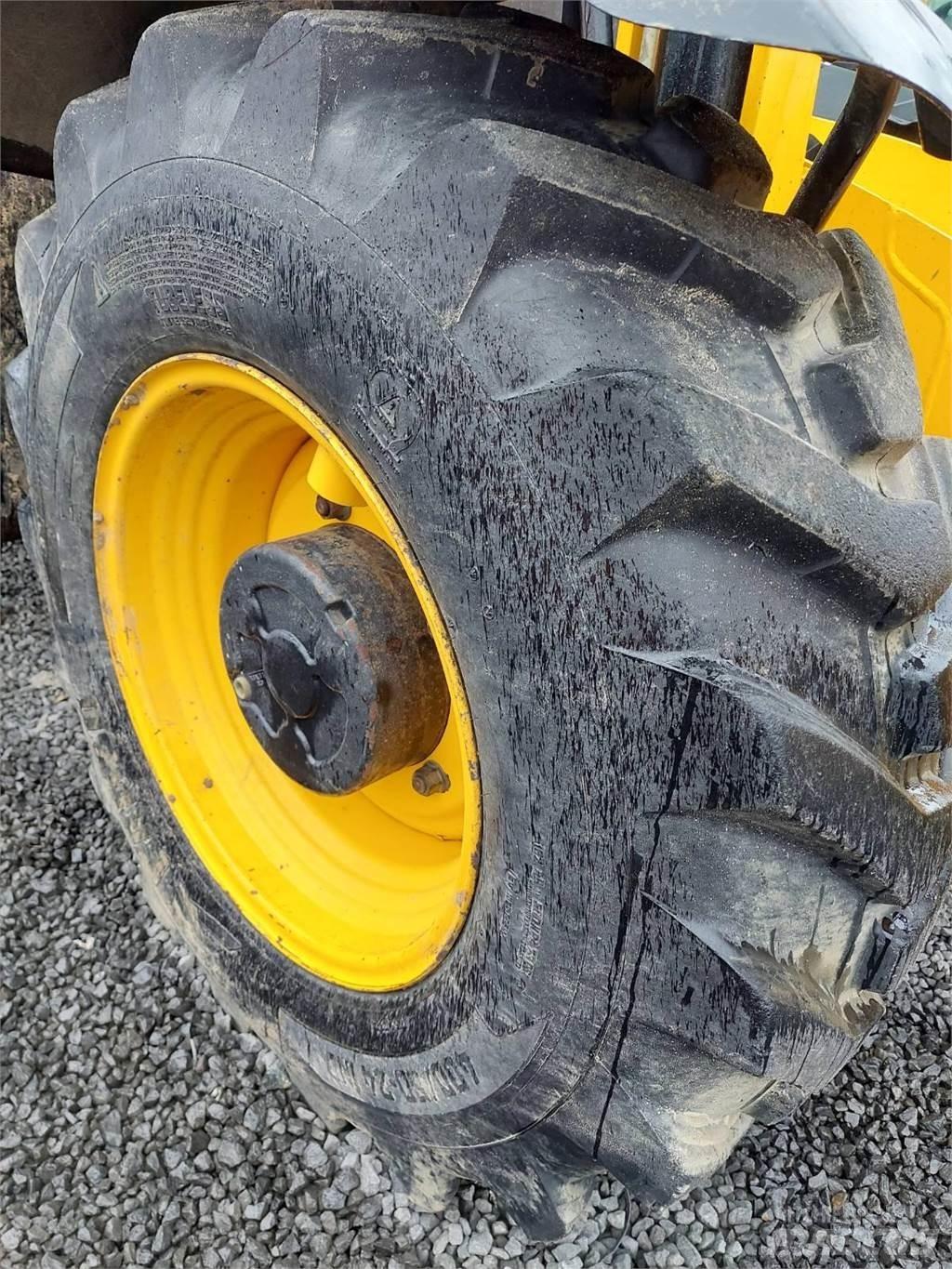 JCB 535-140 Teleskopické manipulátory