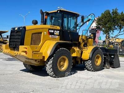 CAT 938M Kolové nakladače