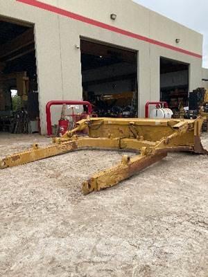 CAT D8T Angle Blade Ostatní komponenty