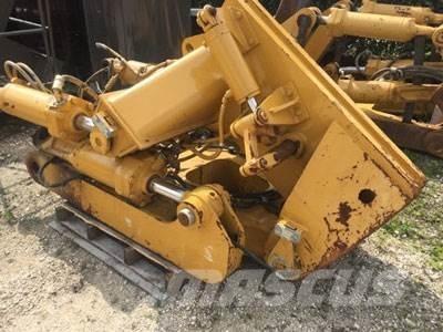CAT D8T Ripper, S/S Ostatní komponenty