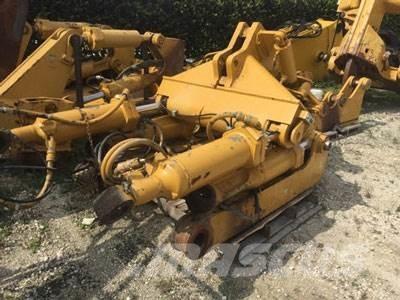 CAT D8T Ripper, S/S Ostatní komponenty