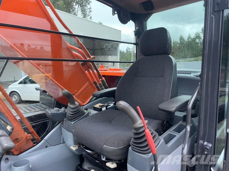 Hitachi ZX210 Pásová rýpadla