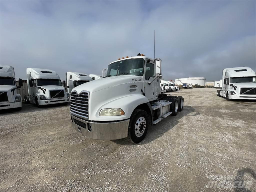 Mack CXU613 Tahače