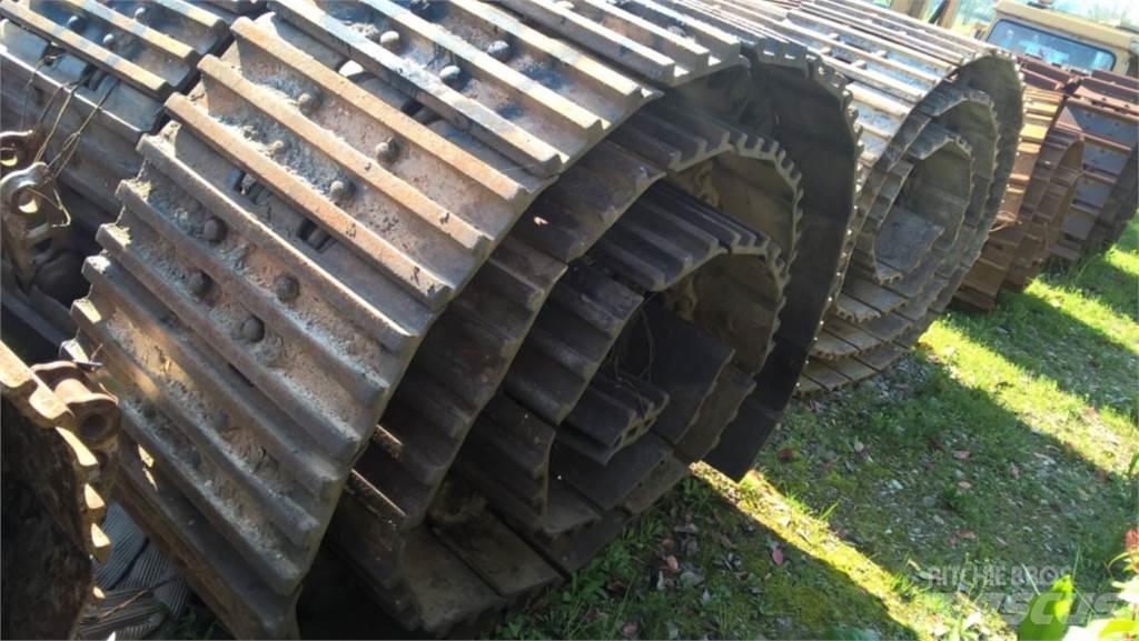 CAT 231D Pásy, řetězy a podvozek