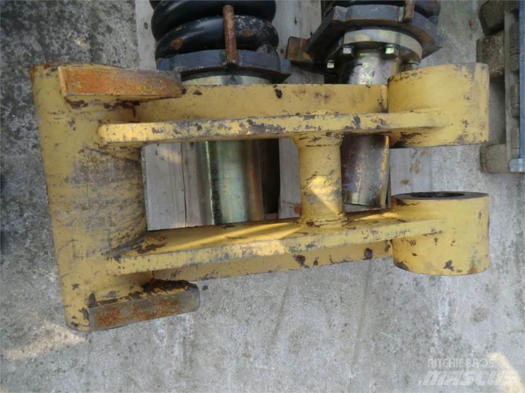 CAT 231D Podvozky a zavěšení kol