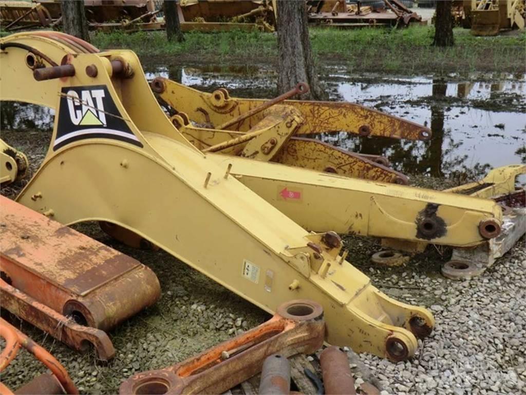 CAT 438C Podvozky a zavěšení kol