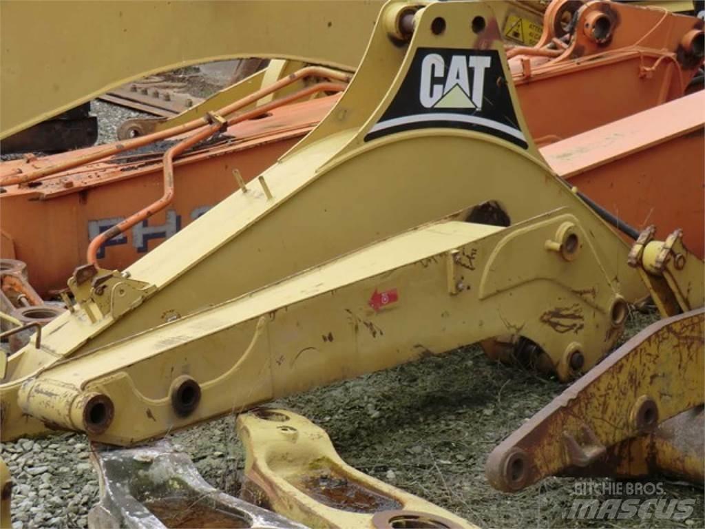 CAT 438C Podvozky a zavěšení kol