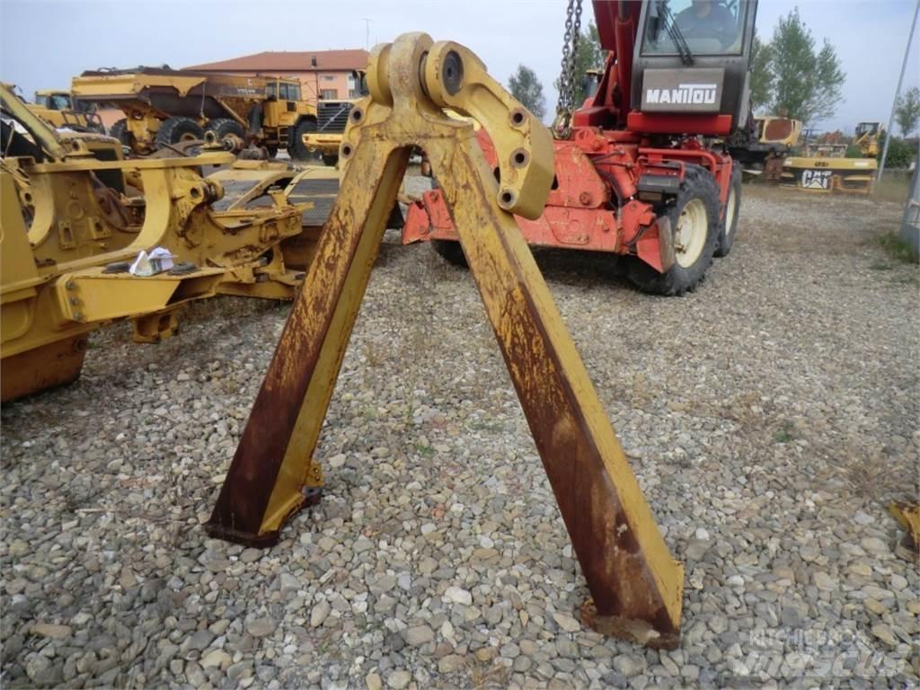 CAT 735 Podvozky a zavěšení kol