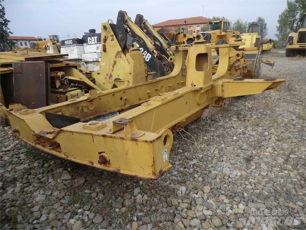CAT 735 Podvozky a zavěšení kol
