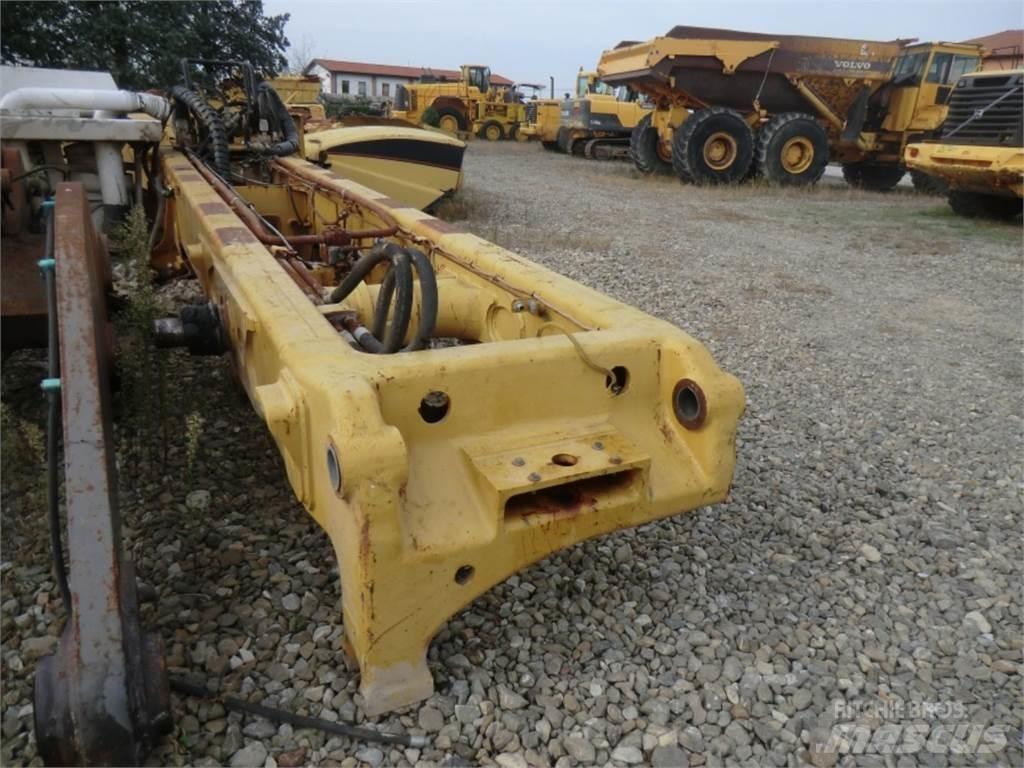 CAT 735 Podvozky a zavěšení kol