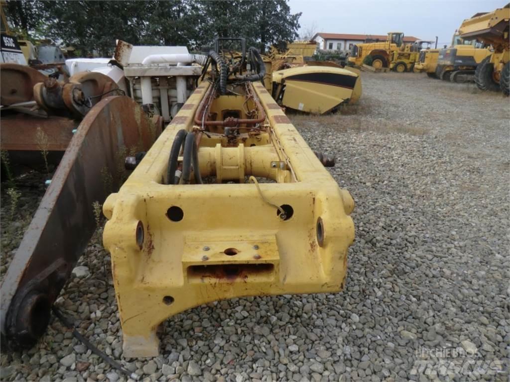 CAT 735 Podvozky a zavěšení kol