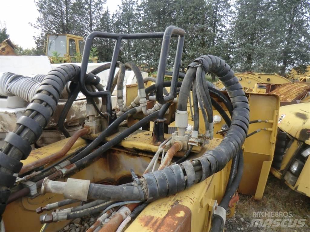 CAT 735 Podvozky a zavěšení kol