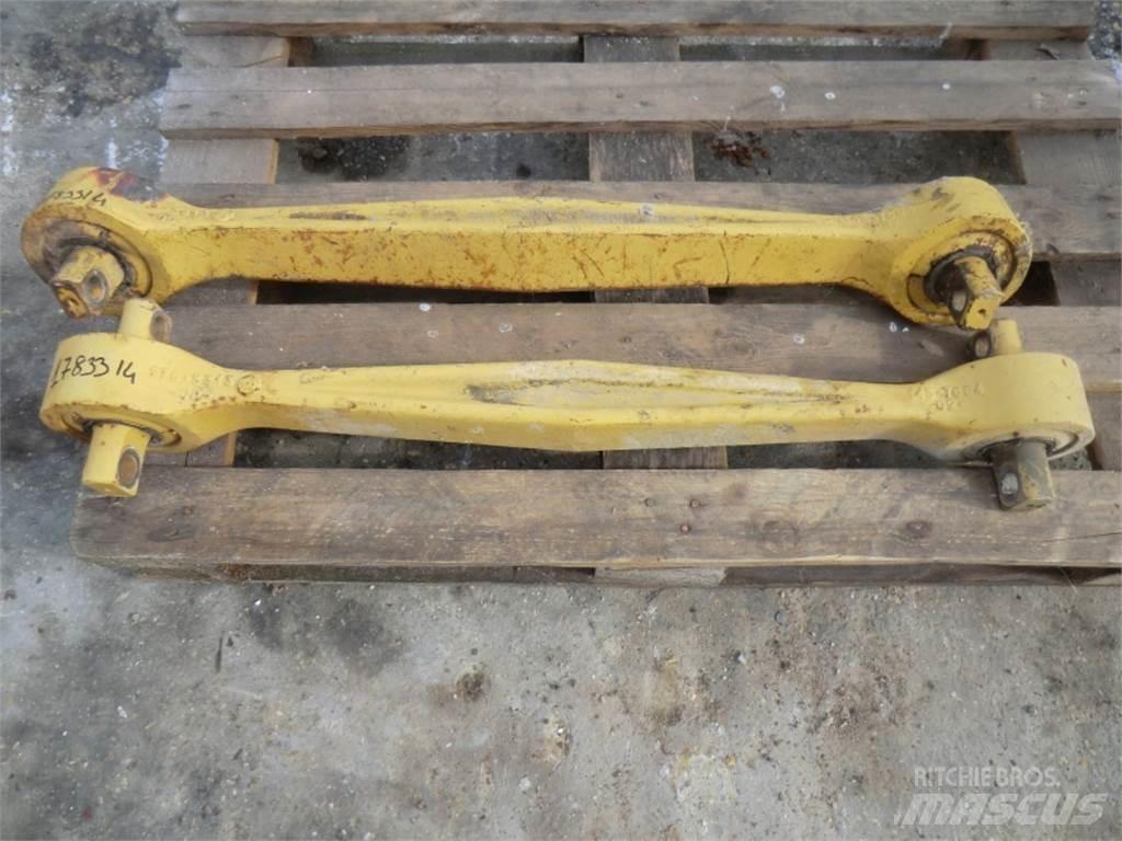 CAT 735 Pásy, řetězy a podvozek