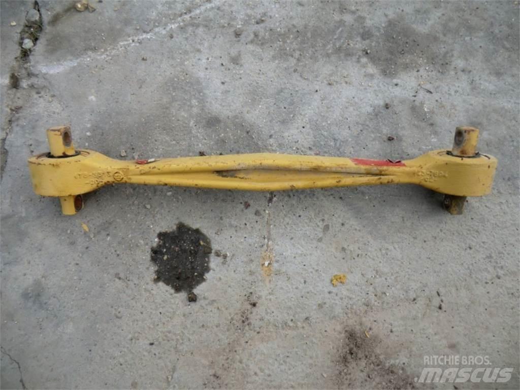 CAT 735 Pásy, řetězy a podvozek