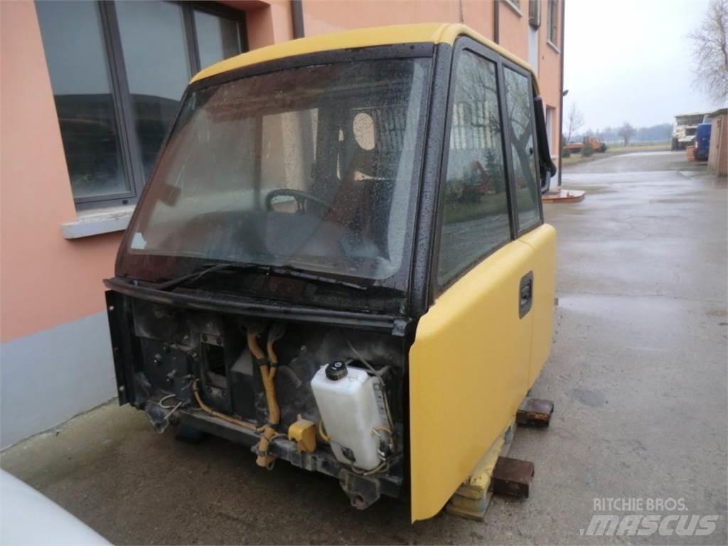 CAT 735 Podvozky a zavěšení kol