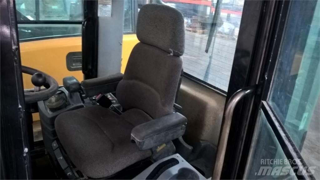 CAT 928G Podvozky a zavěšení kol