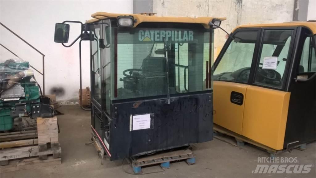 CAT 928G Podvozky a zavěšení kol
