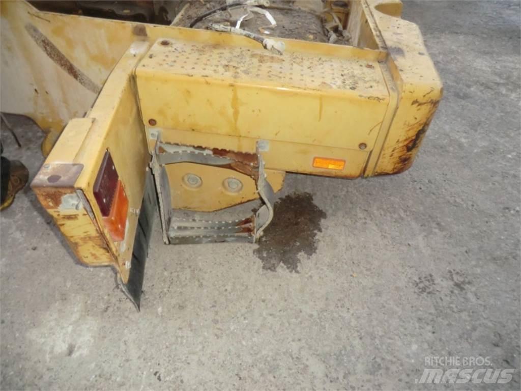 CAT 928G Podvozky a zavěšení kol