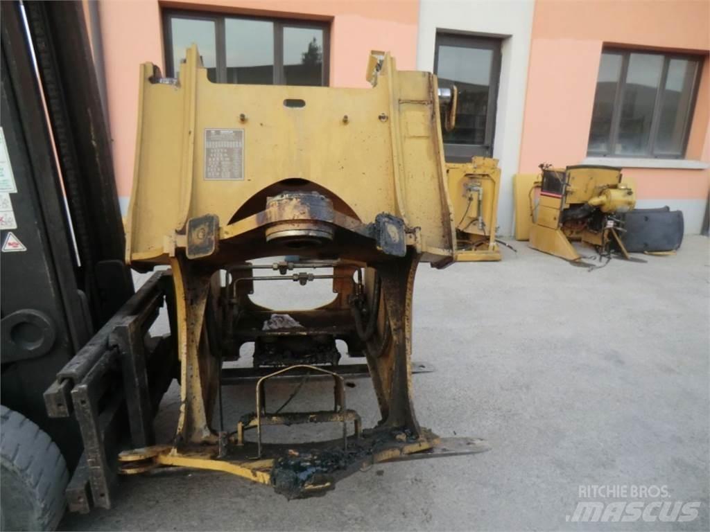 CAT 928G Podvozky a zavěšení kol