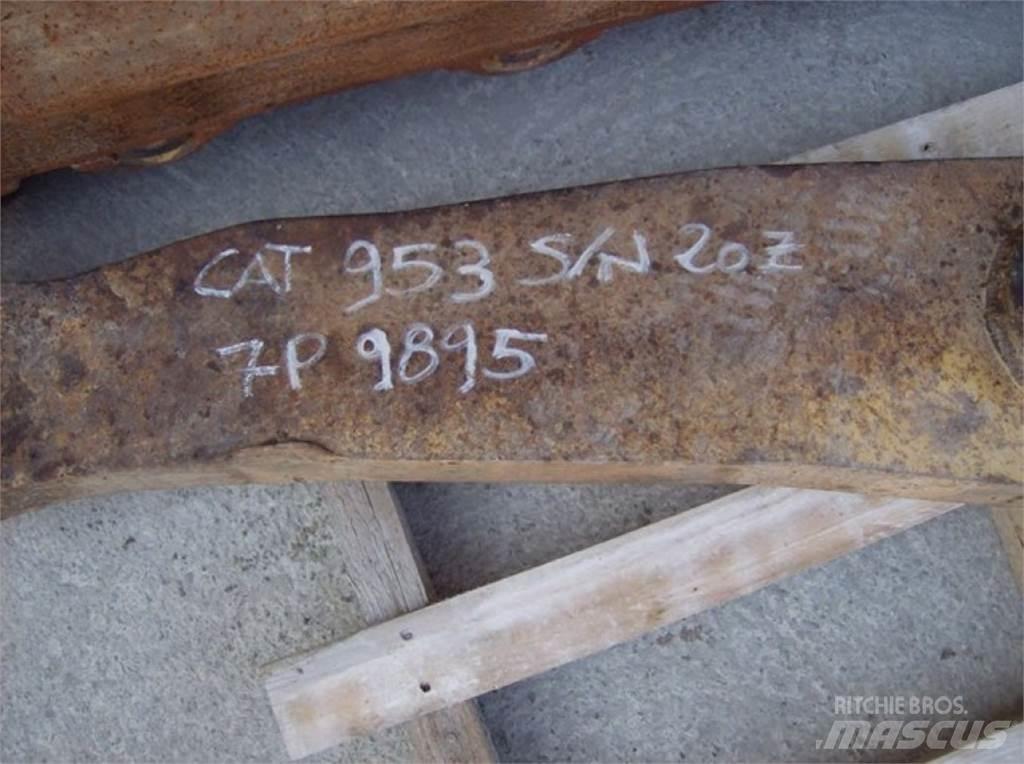CAT 953 Pásy, řetězy a podvozek