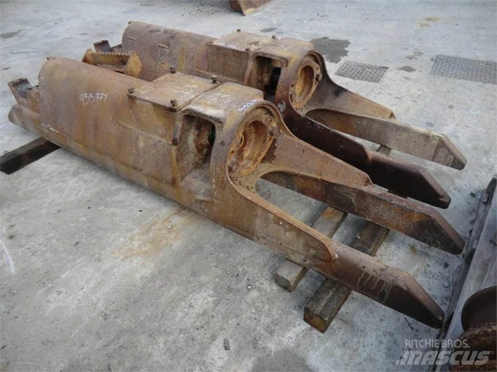 CAT 953 Pásy, řetězy a podvozek