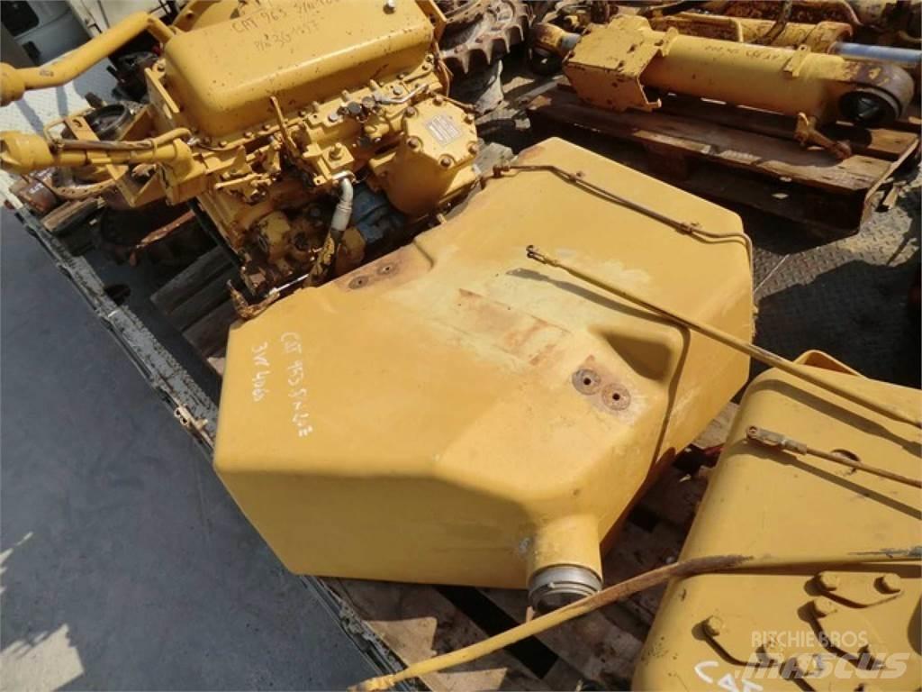 CAT 953 Podvozky a zavěšení kol