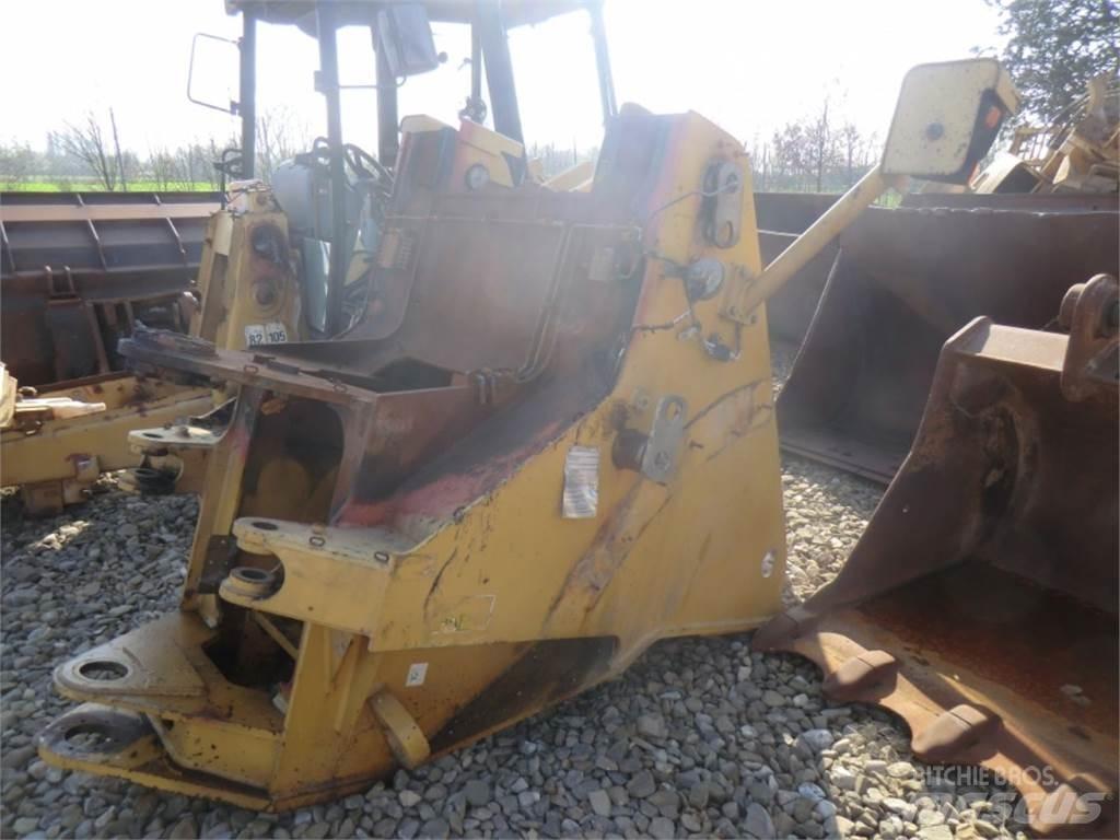 CAT 962H Podvozky a zavěšení kol