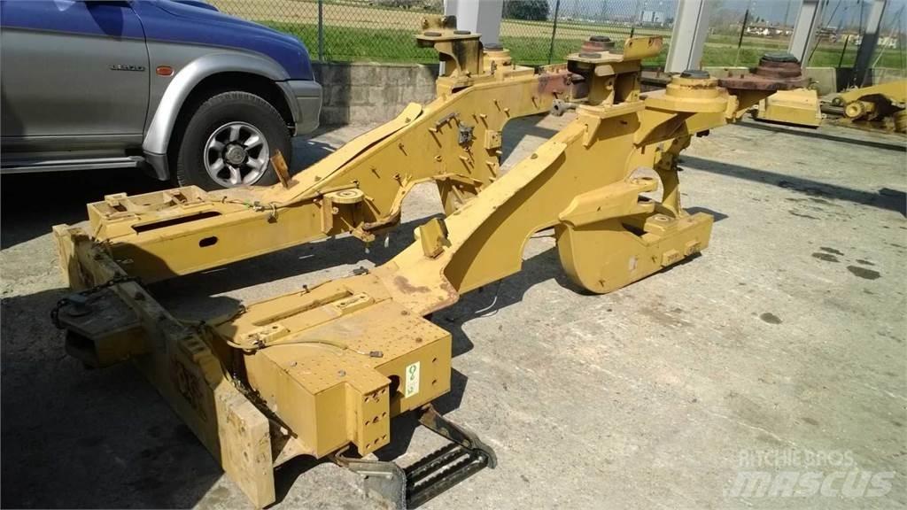 CAT 962H Podvozky a zavěšení kol