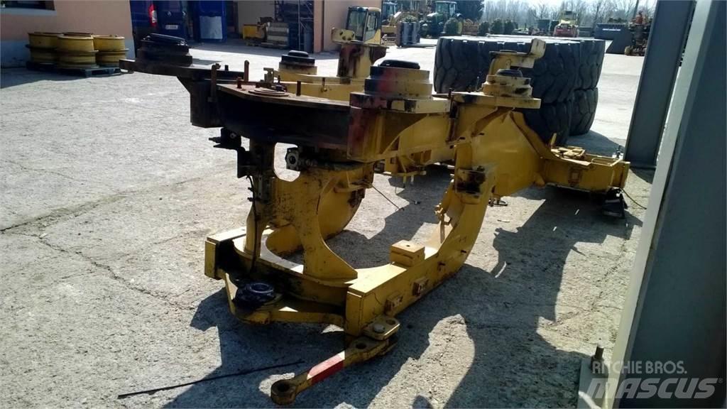 CAT 962H Podvozky a zavěšení kol